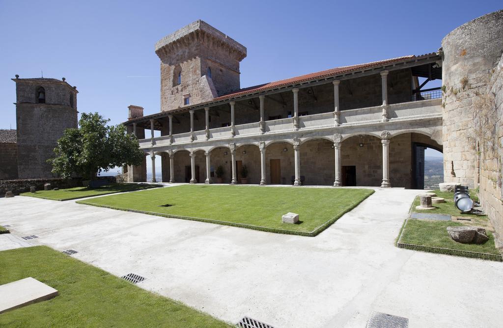Parador Castillo De Monterrei Exterior foto