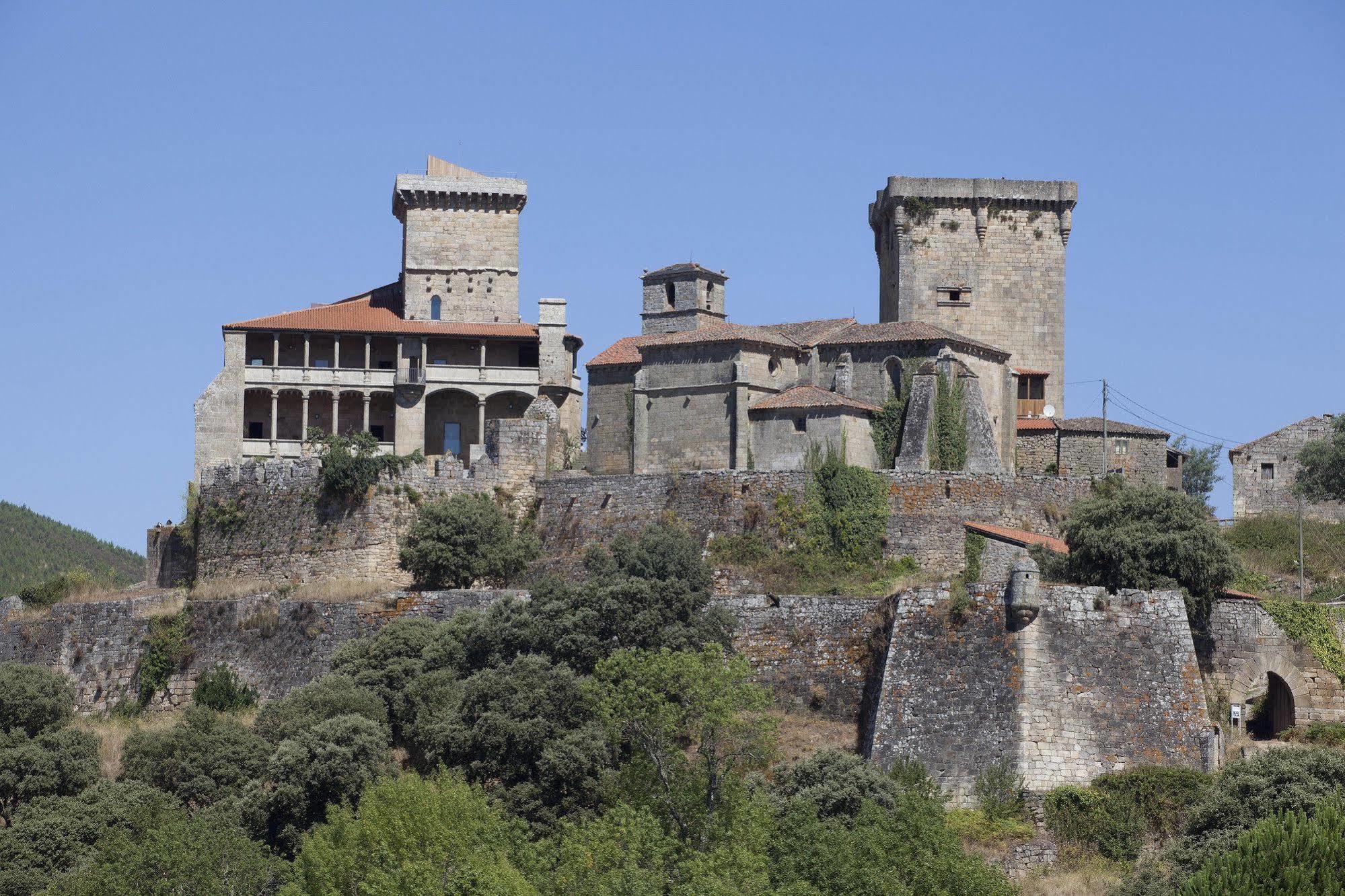 Parador Castillo De Monterrei Exterior foto